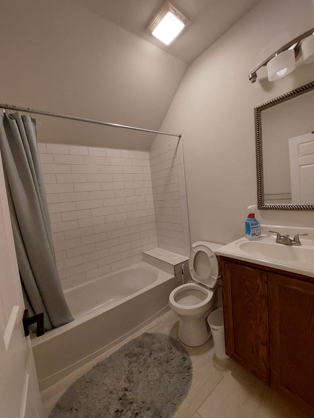 A bathroom with a toilet, sink, and bathtub.