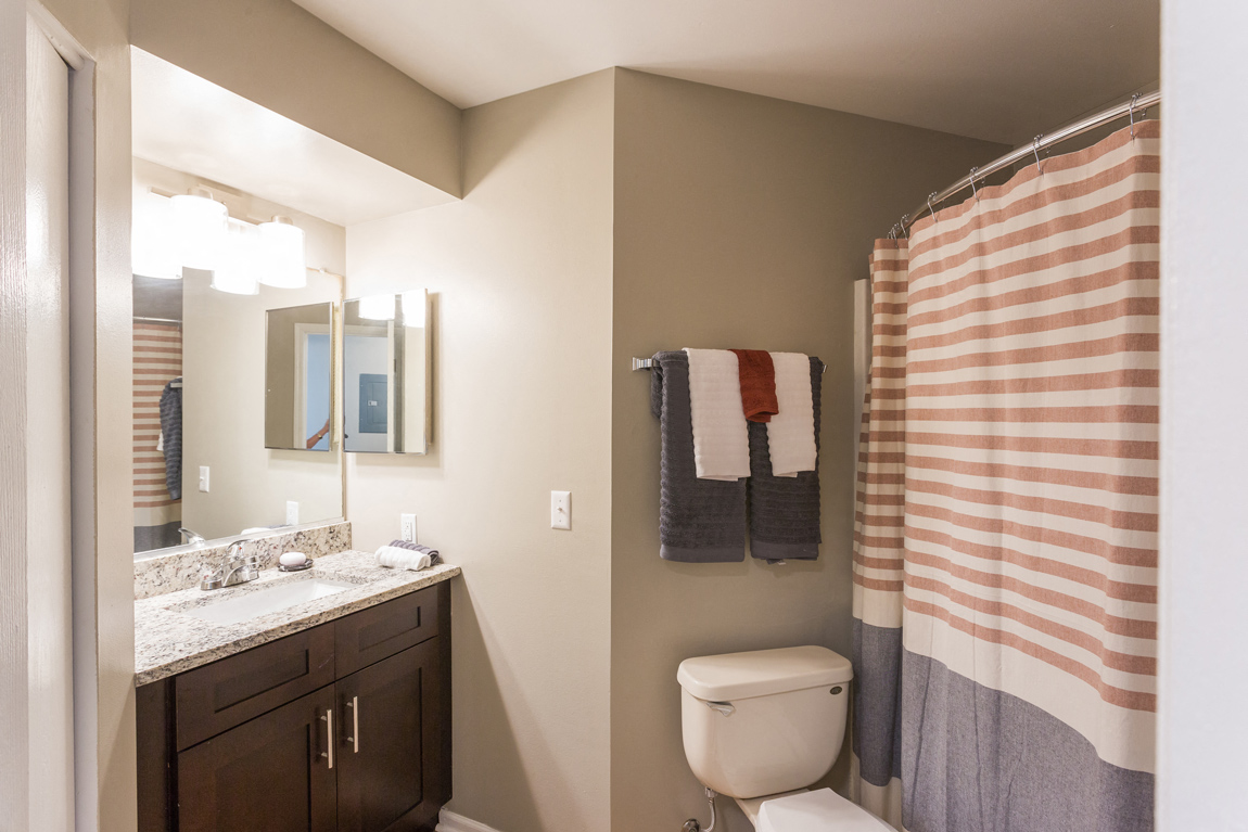 The Crossings at St. Charles Apartments Bath