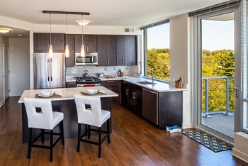 Hardwood Flooring Hardwood Flooring at Verde Pointe, Arlington - Photo Gallery 4