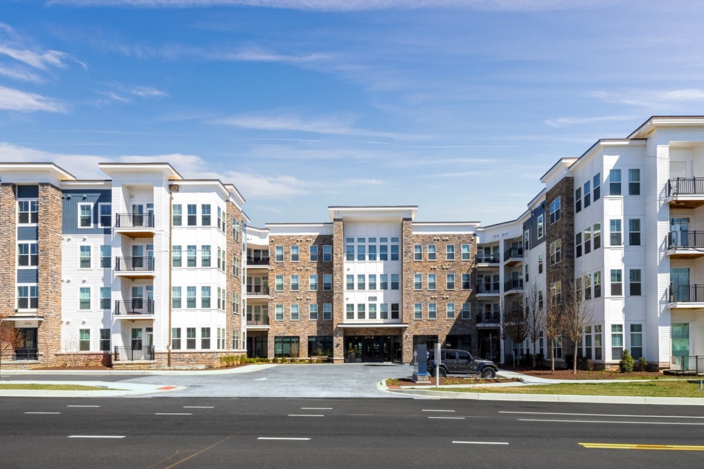 an exterior view of an apartment building on a city street
