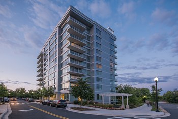 Front View Of Main Building at Verde Pointe, Virginia - Photo Gallery 33