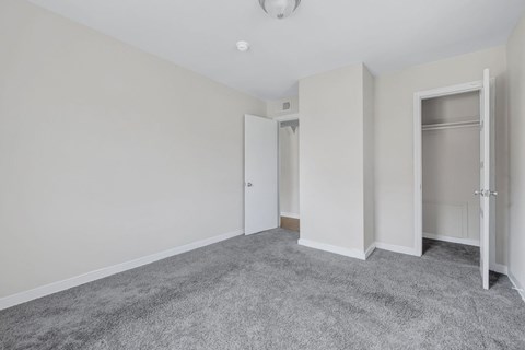 A room with grey carpet and white walls at Highland Ridge Apartments, Maryland