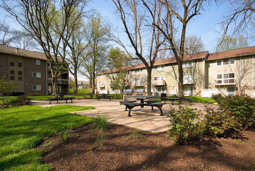 Courtyard With Green Space at The Brook At Columbia, Columbia