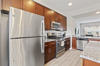Updated Kitchen Appliances at Townes at Pine Orchard, Ellicott City, MD - Photo Gallery 4