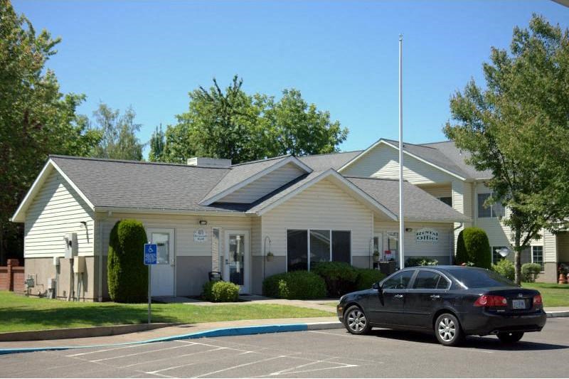 Fountain Valley Apartments, 435 Fountain Valley Way NE, Salem, OR