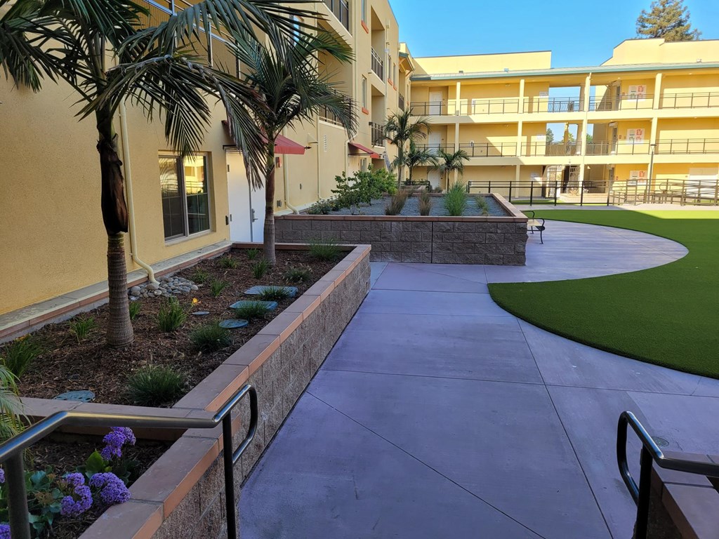 Ocean Street Courtyard