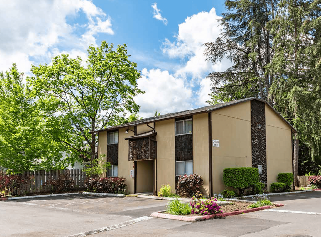 2600 Apts Exterior