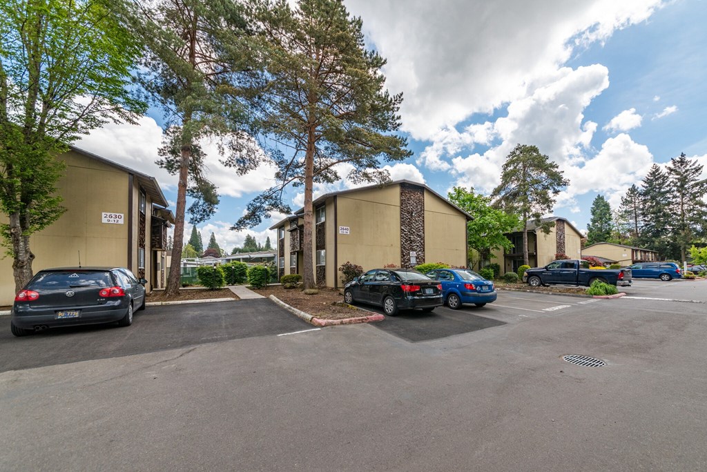 2600 exterior pakring