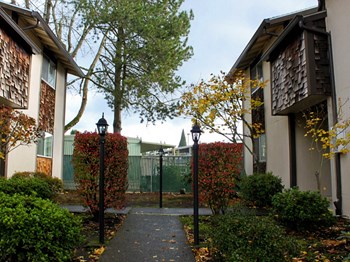 2600 walkway - Photo Gallery 4