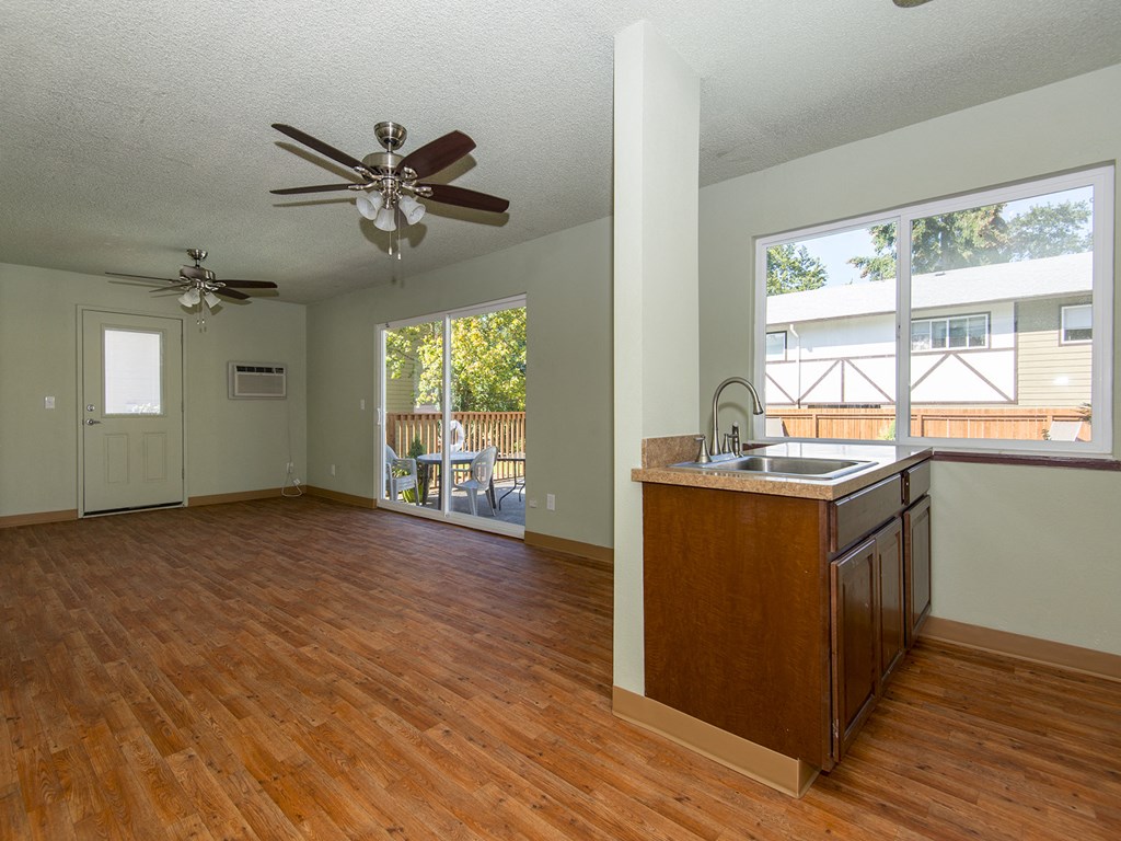Gladstone Forest kitchen dining