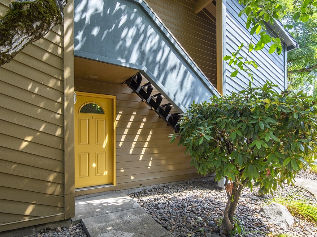 Crescent Ridge yellow apt front door