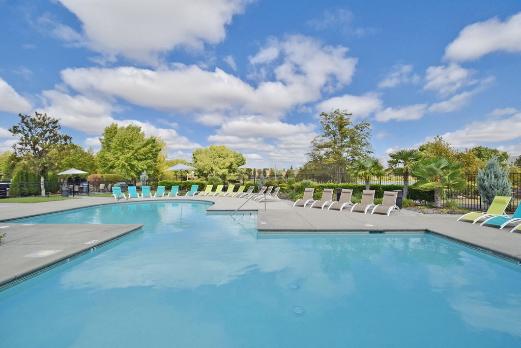 the pool at the preserve at ballantyne commons apartments