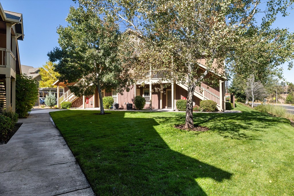 Village at Southern Crossing Exterior