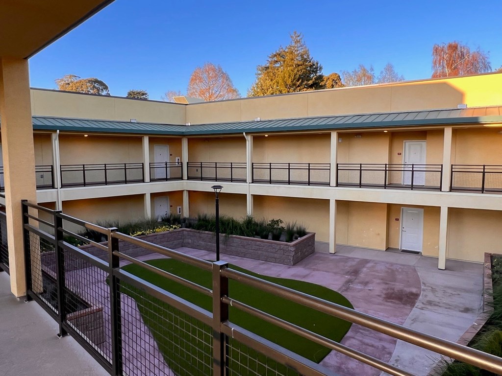 Ocean Street Courtyard