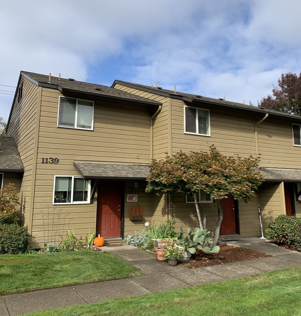 Coburg Road exterior