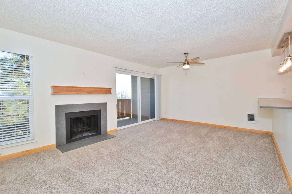 Ridge at Mtn Park Living Room and Fireplace