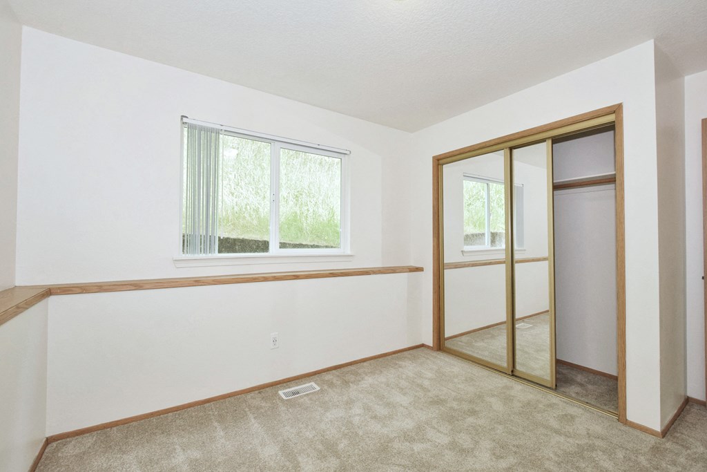 Wellington Estates bedroom 937