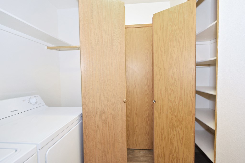 Wellington Estates washer dryer 937