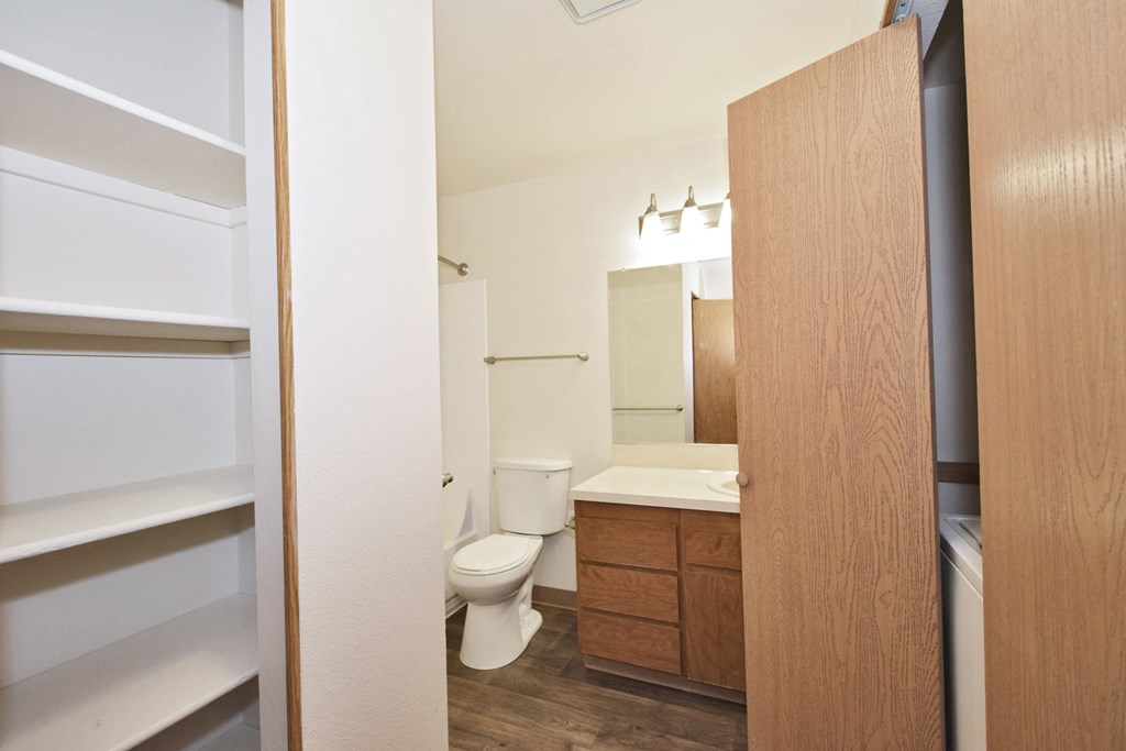 Wellington Estates bathroom 937