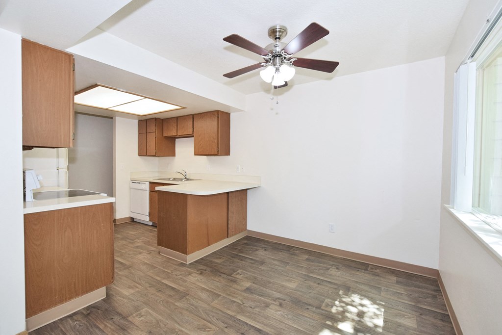 Wellington Estates dining 937