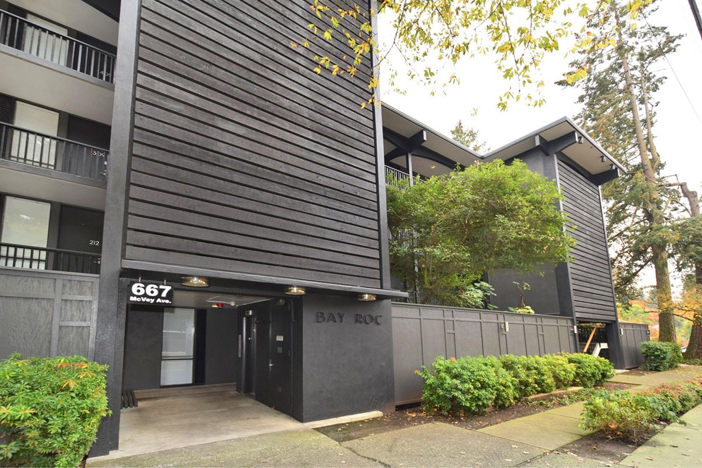 Bay Roc Apartments Exterior