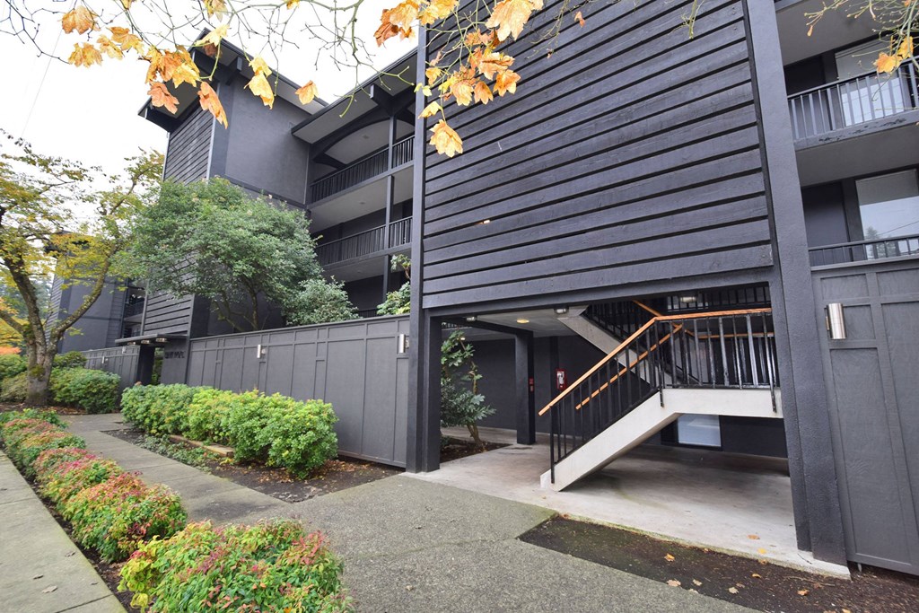 Bay Roc Apartments Exterior