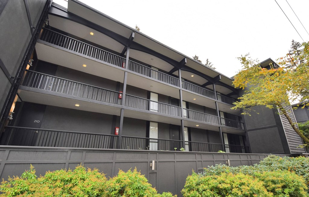 Bay Roc Apartments Exterior