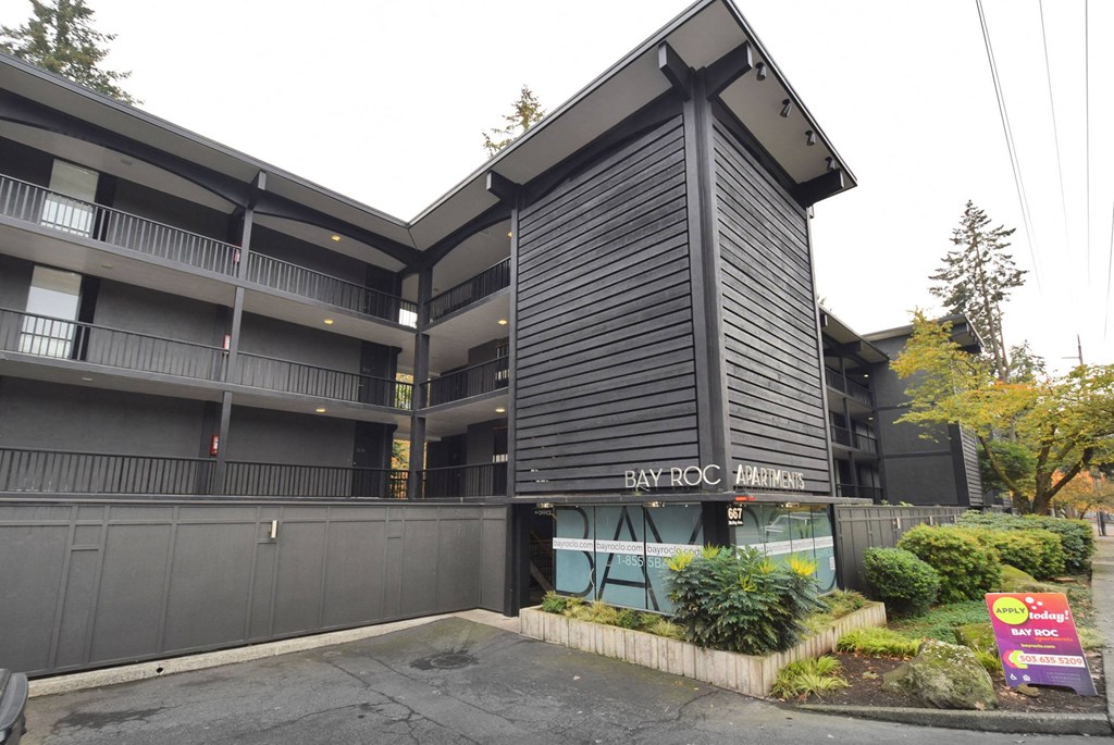 Bay Roc Apartments Exterior