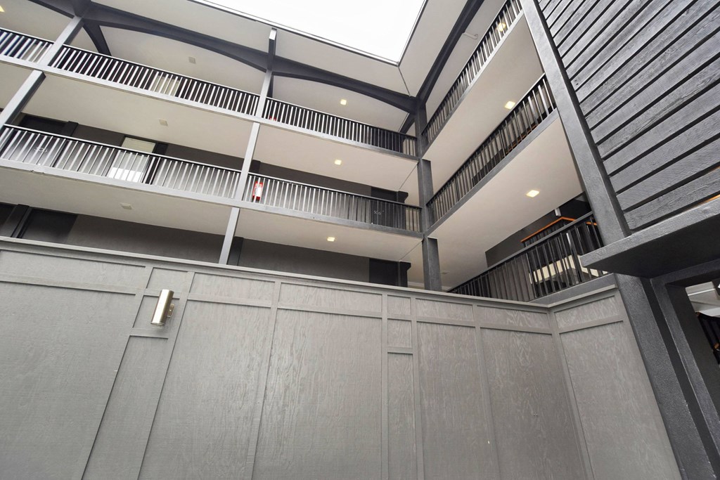 Bay Roc Apartments Exterior