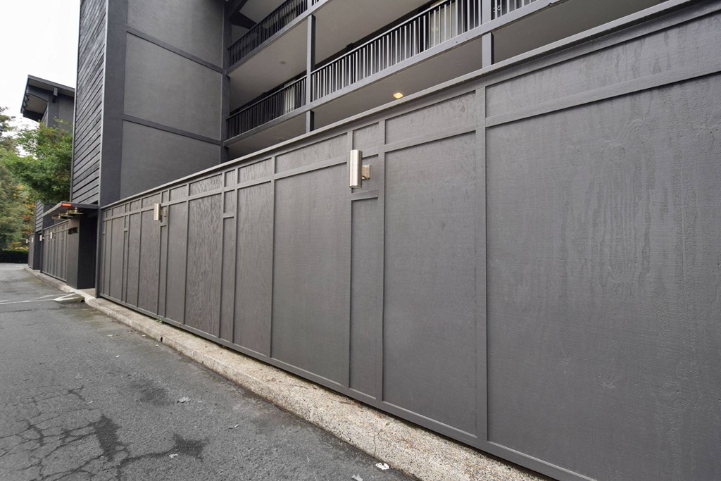 Bay Roc Apartments Exterior