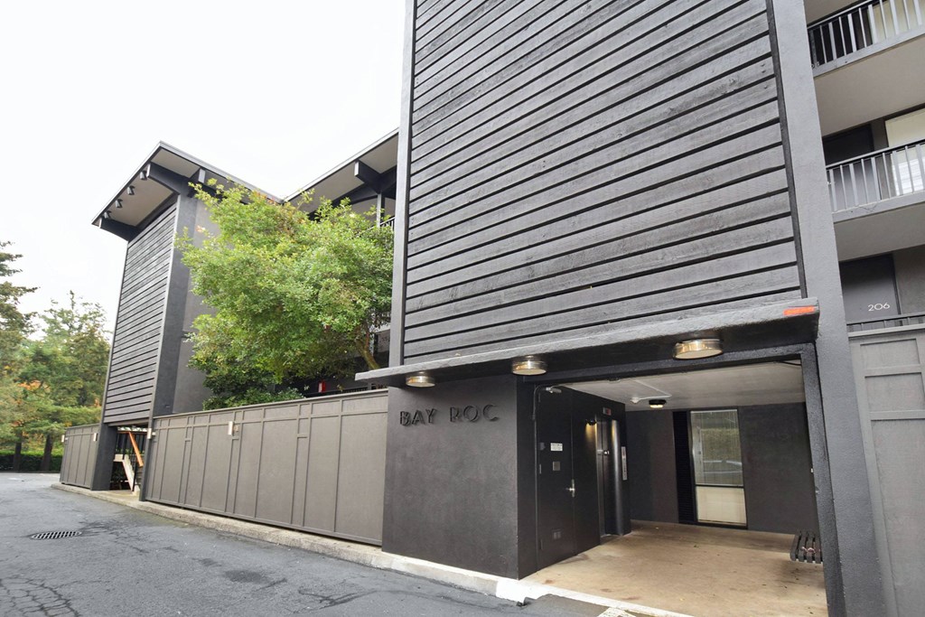 Bay Roc Apartments Exterior