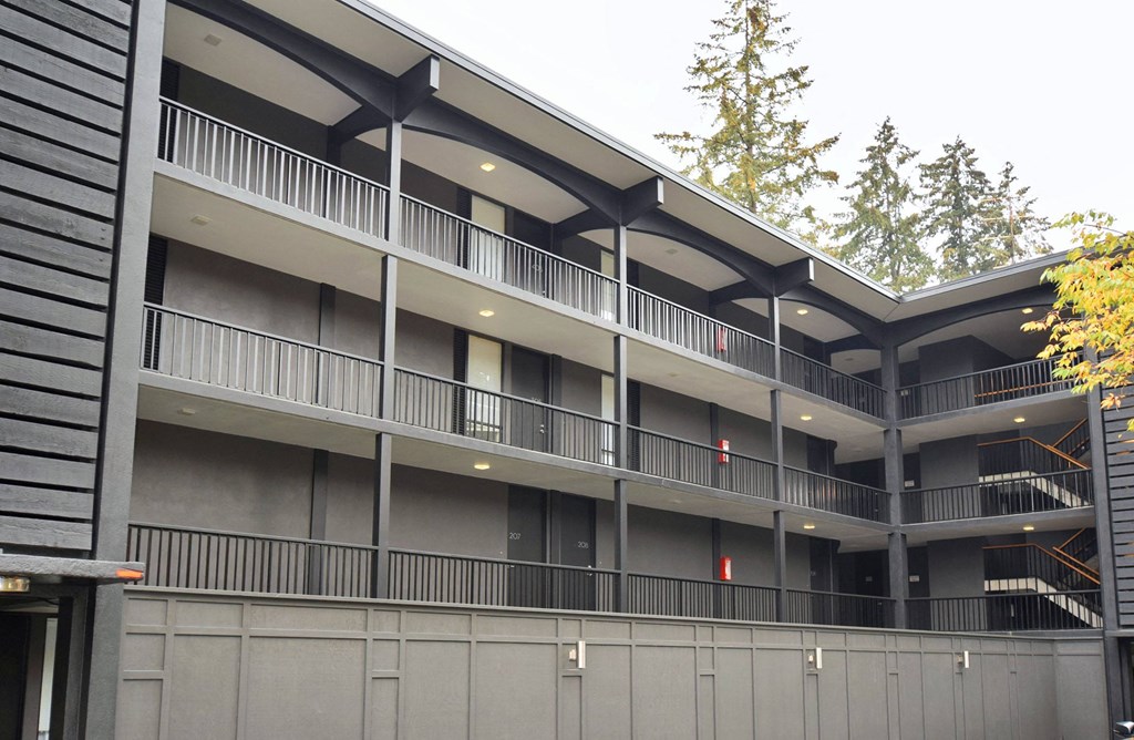Bay Roc Apartments Exterior