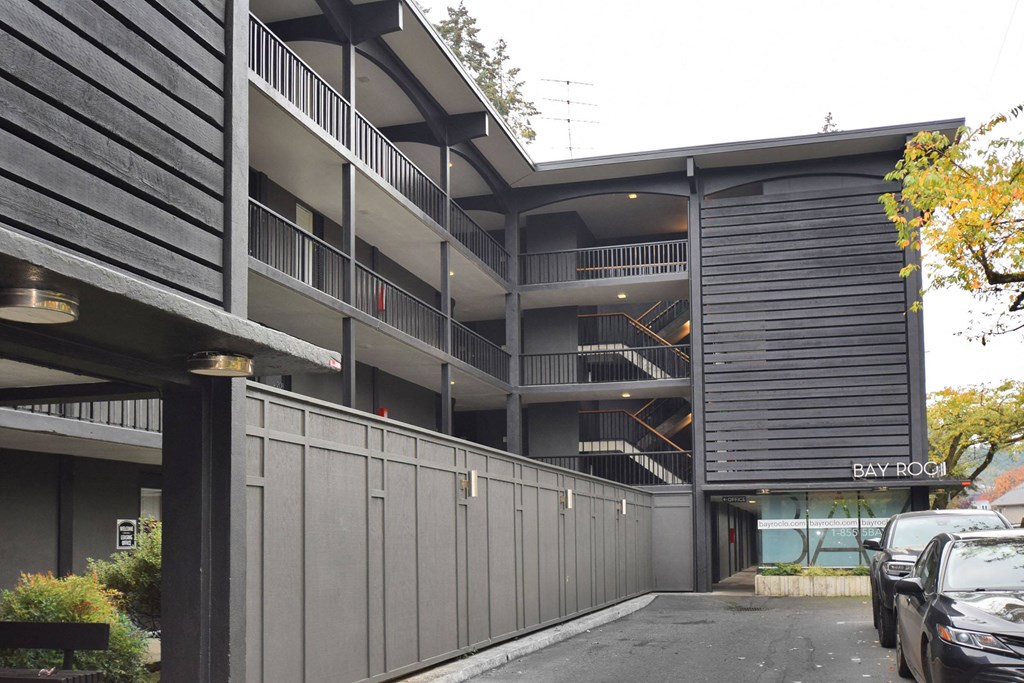 Bay Roc Apartments Exterior