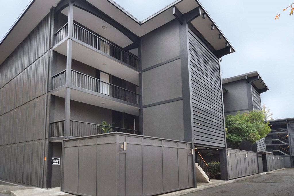 Bay Roc Apartments Exterior