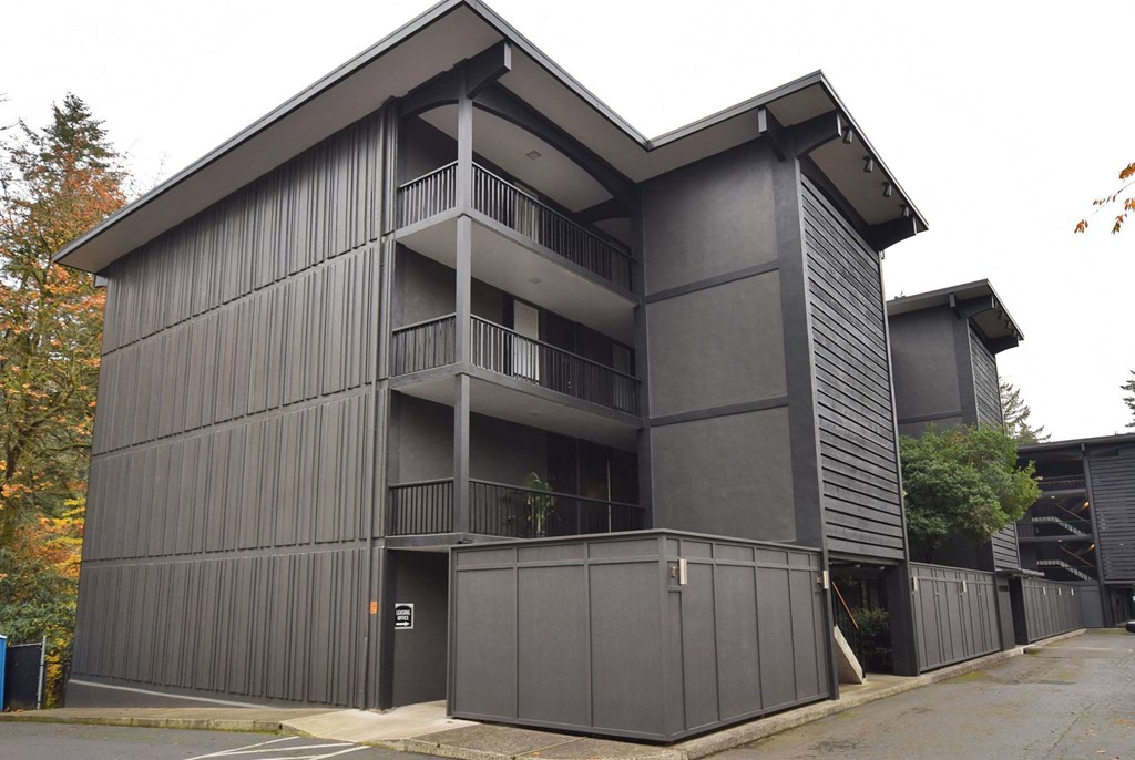 Bay Roc Apartments Exterior