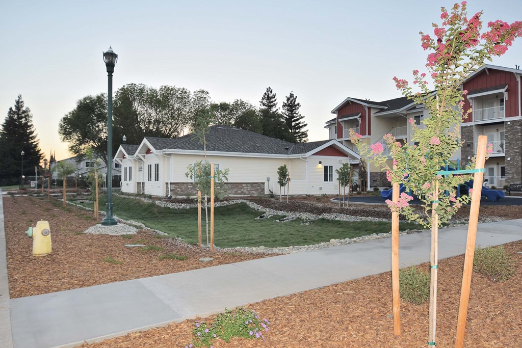 a sidewalk in front of some houses