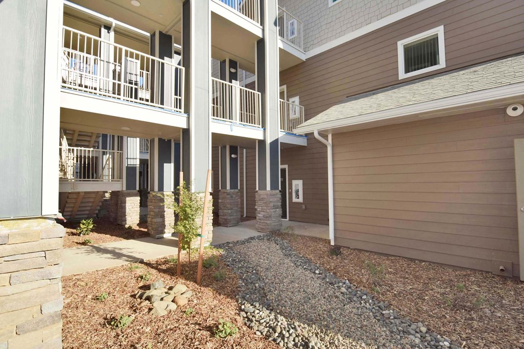 building photo champion townhomes on the green