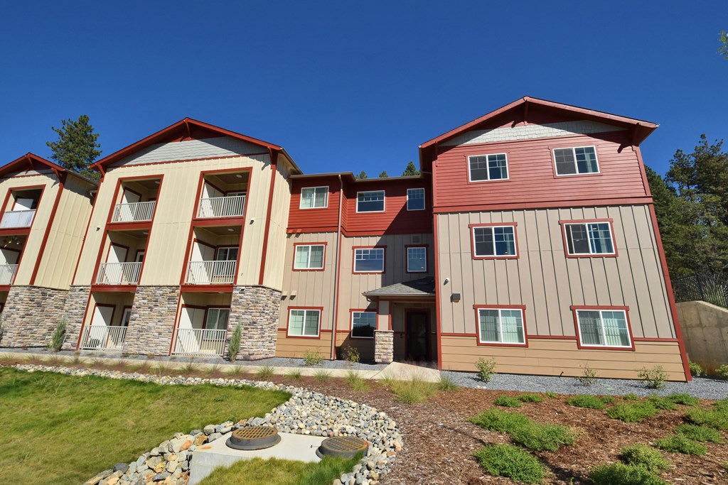 picture of an apartment building