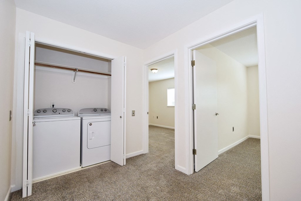Twin Oaks Apartments washer dryer closet