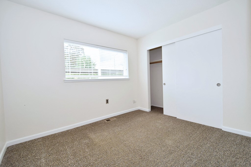 Twin Oaks Apartments bedroom