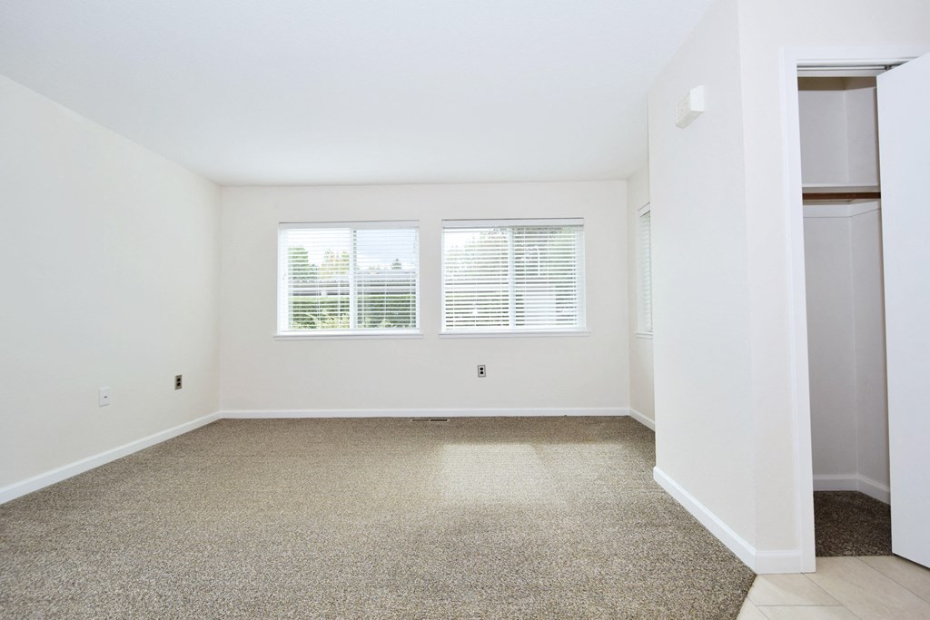 Twin Oaks Apartments bedroom