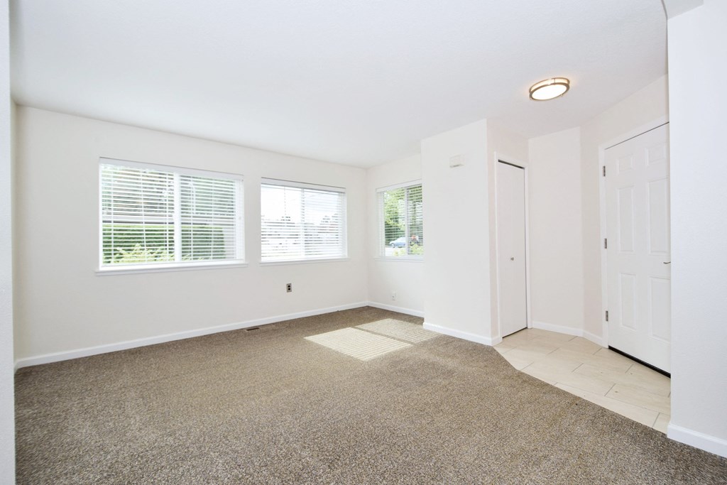 Twin Oaks Apartments living