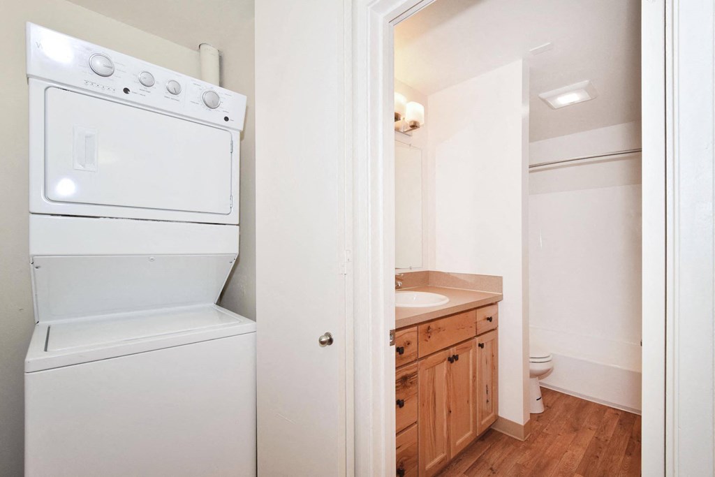 Timberwood: washer and dryer bathroom
