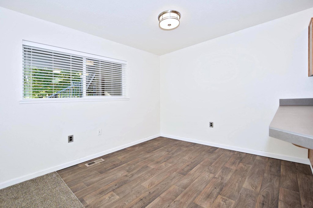 Twin Oaks Apartments bedroom