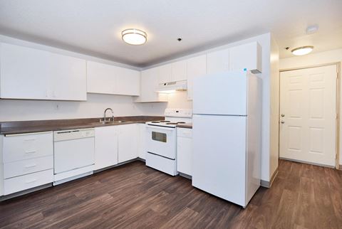 the preserve at ballantyne commons apartment kitchen with white appliances