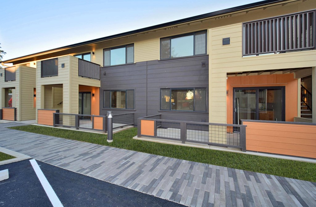 9500 Greenburg exterior