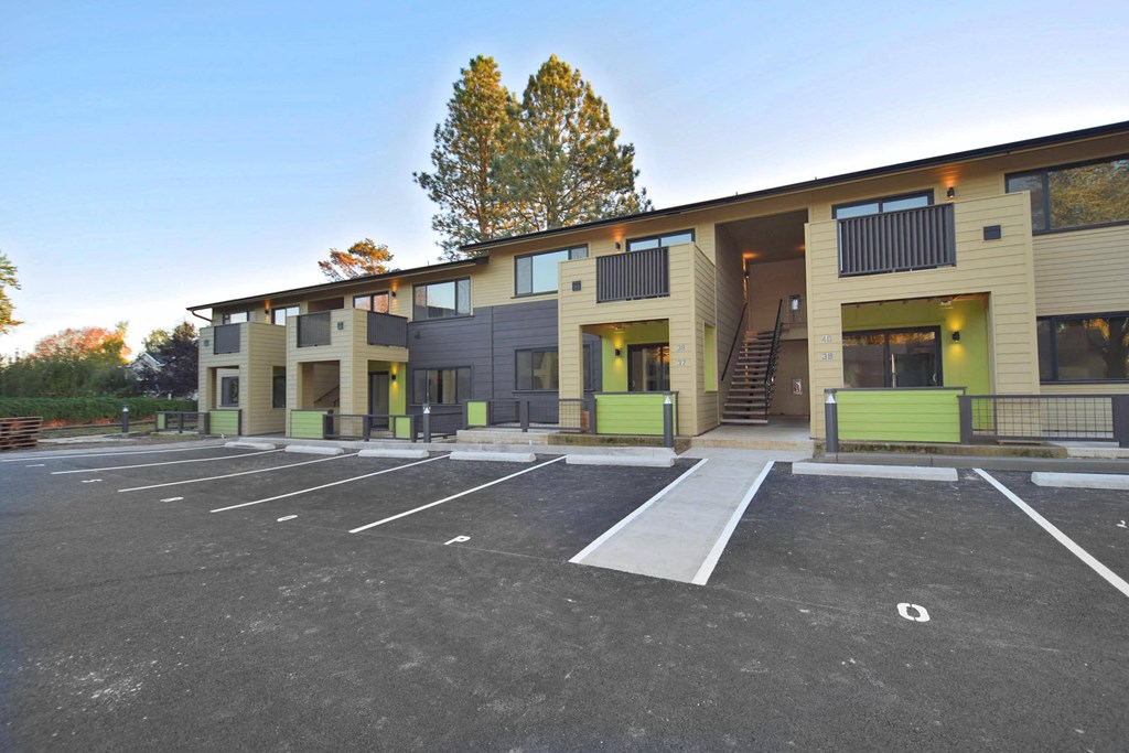 9500 Greenburg exterior