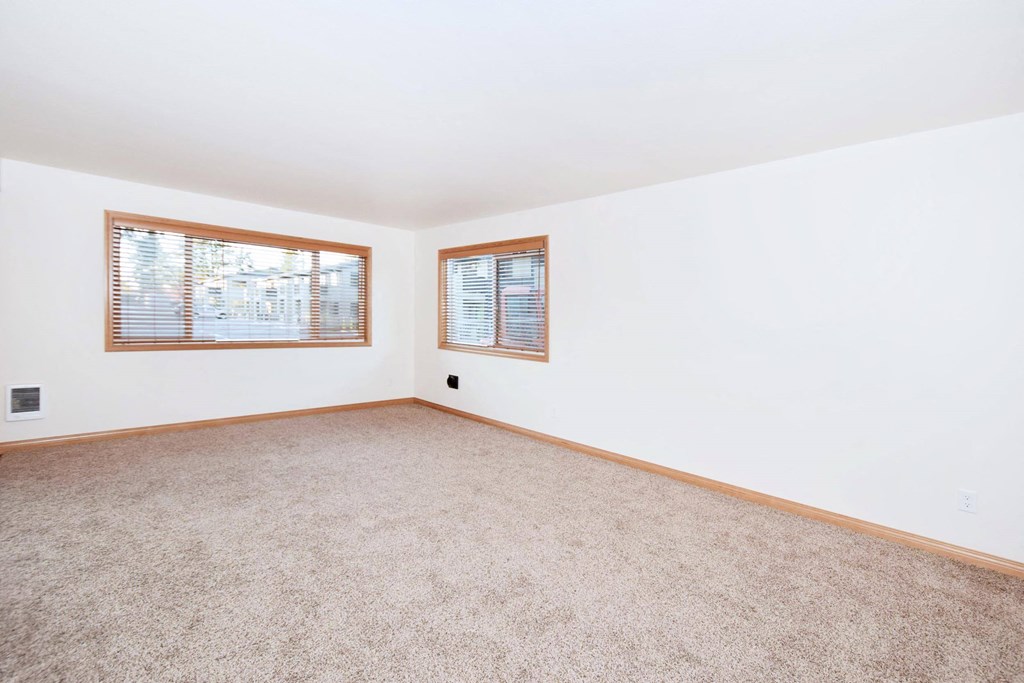 9500 Greenburg living