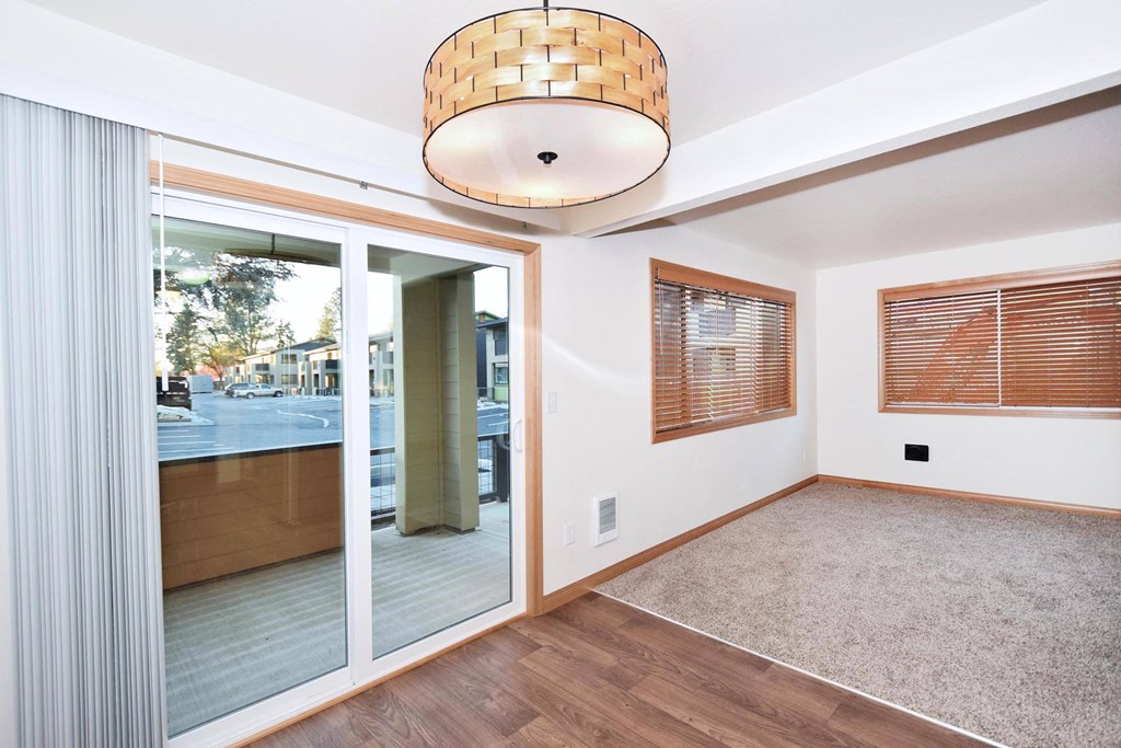 9500 Greenburg dining