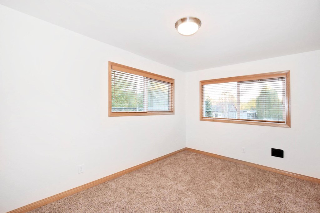 9500 Greenburg bedroom